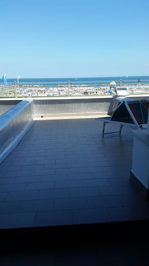 Hotel Continental Cattolica Exterior foto